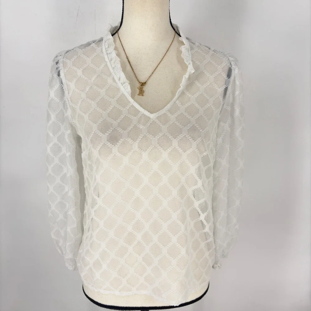 Banana Republic White Sheer Textured Blouse Ruffle V Neck Long Sleeve‎ XS